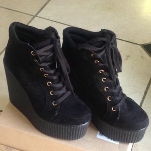 *Creeper Wedge Shoes*
